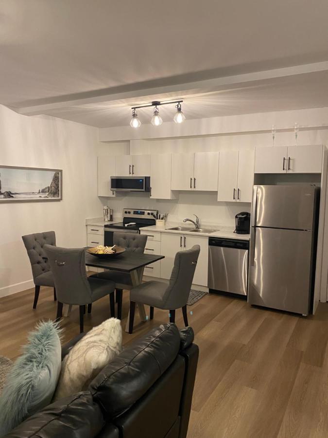 Adorable 1 Bedroom Suite- A Skip To Galloping Goose Victoria Exterior photo