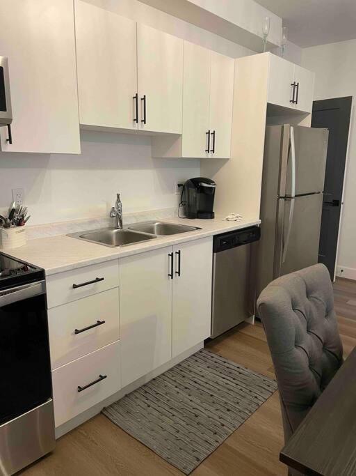 Adorable 1 Bedroom Suite- A Skip To Galloping Goose Victoria Exterior photo