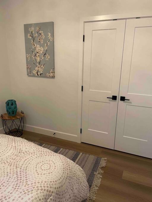 Adorable 1 Bedroom Suite- A Skip To Galloping Goose Victoria Exterior photo