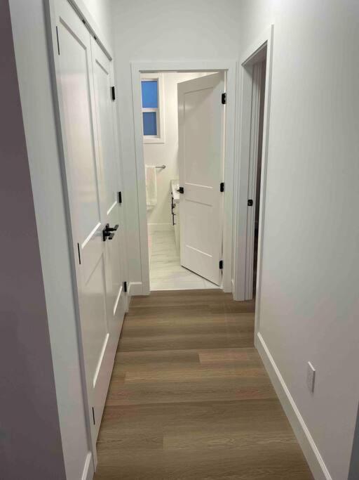 Adorable 1 Bedroom Suite- A Skip To Galloping Goose Victoria Exterior photo